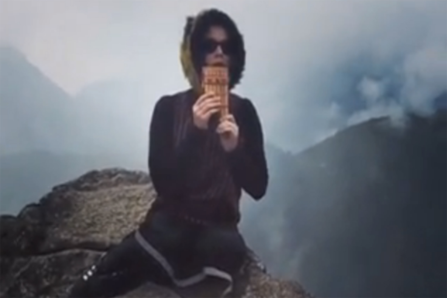 La cantante Katy Perry, poseída en el Machu Pichu
