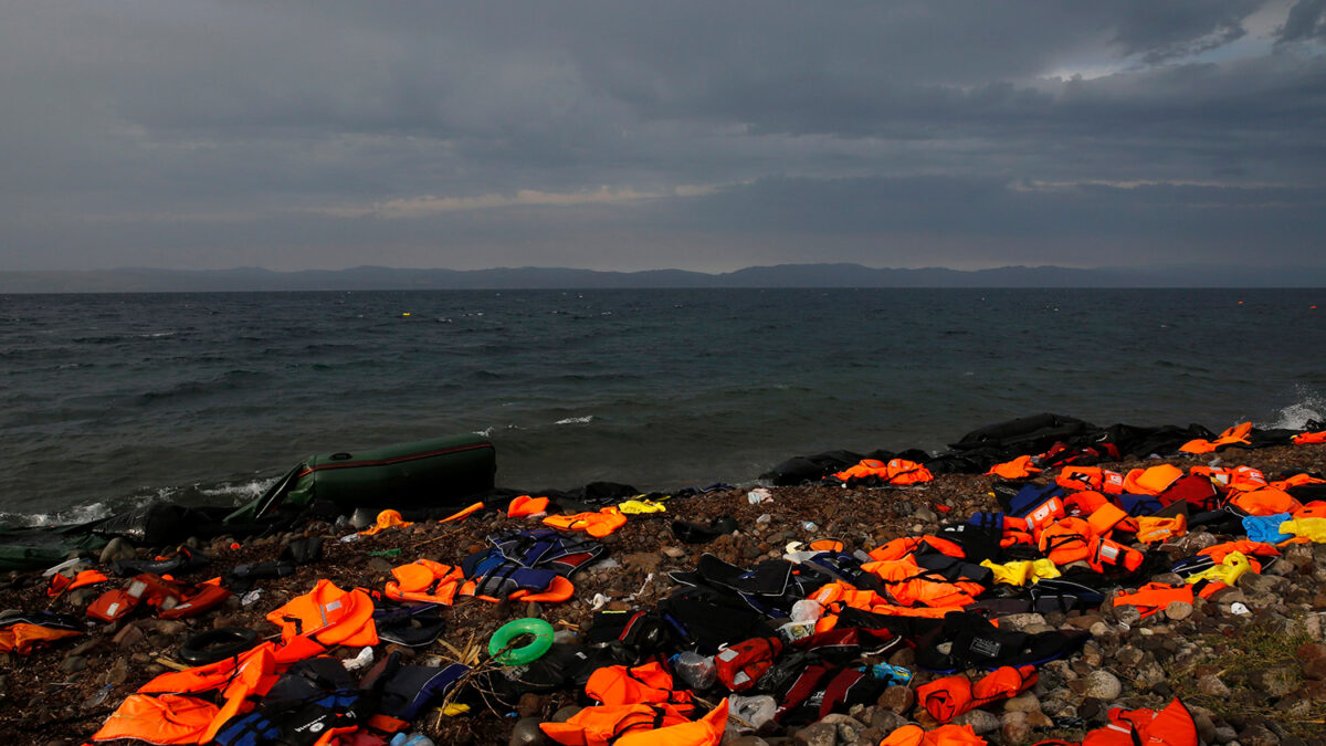 Buscan a decenas de inmigrantes desaparecidos tras una fuerte tormenta en aguas del Mar Egeo