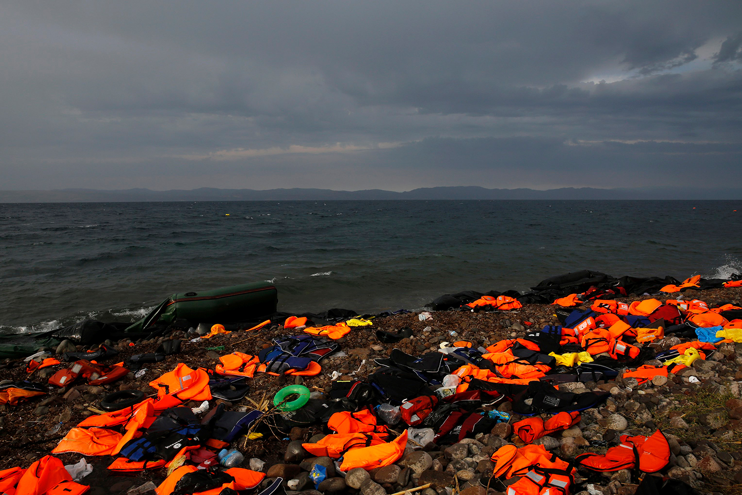 Buscan a decenas de inmigrantes desaparecidos tras una fuerte tormenta en aguas del Mar Egeo