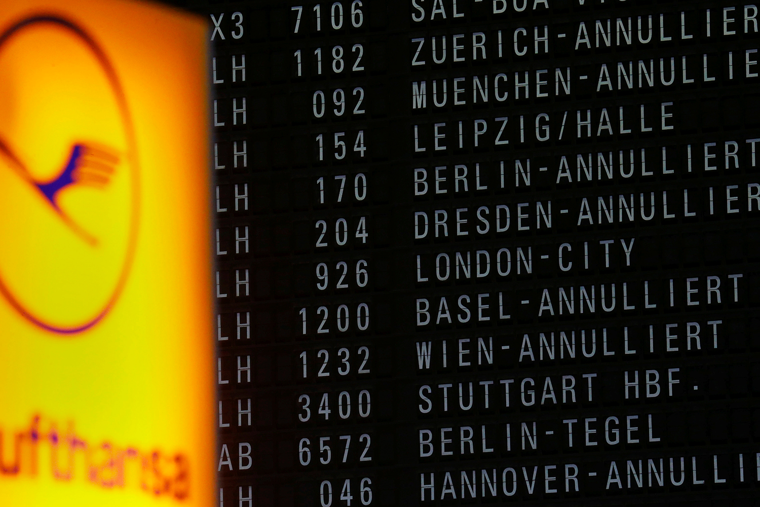 La justicia ordena a los pilotos de Lufthansa volver al trabajo