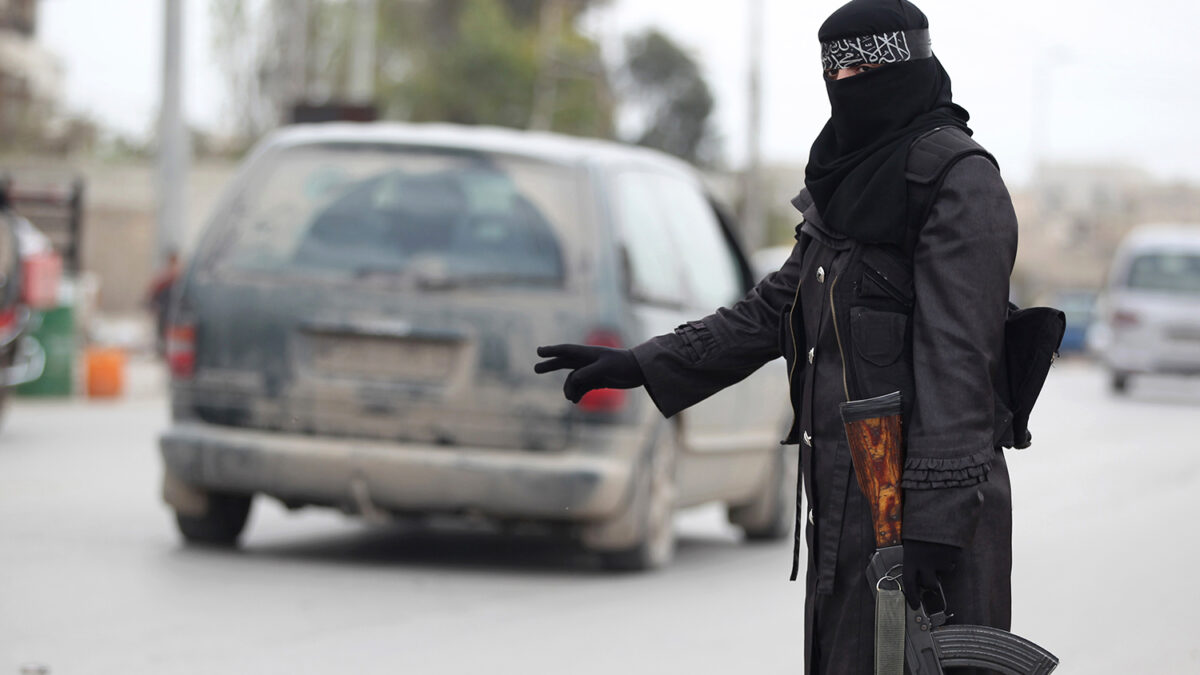 Brutal asesinato a 6 mujeres del ISIL por un grupo armado desconocido