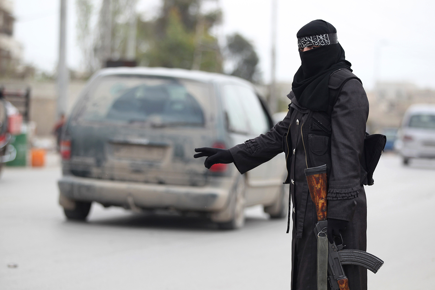 Brutal asesinato a 6 mujeres del ISIL por un grupo armado desconocido