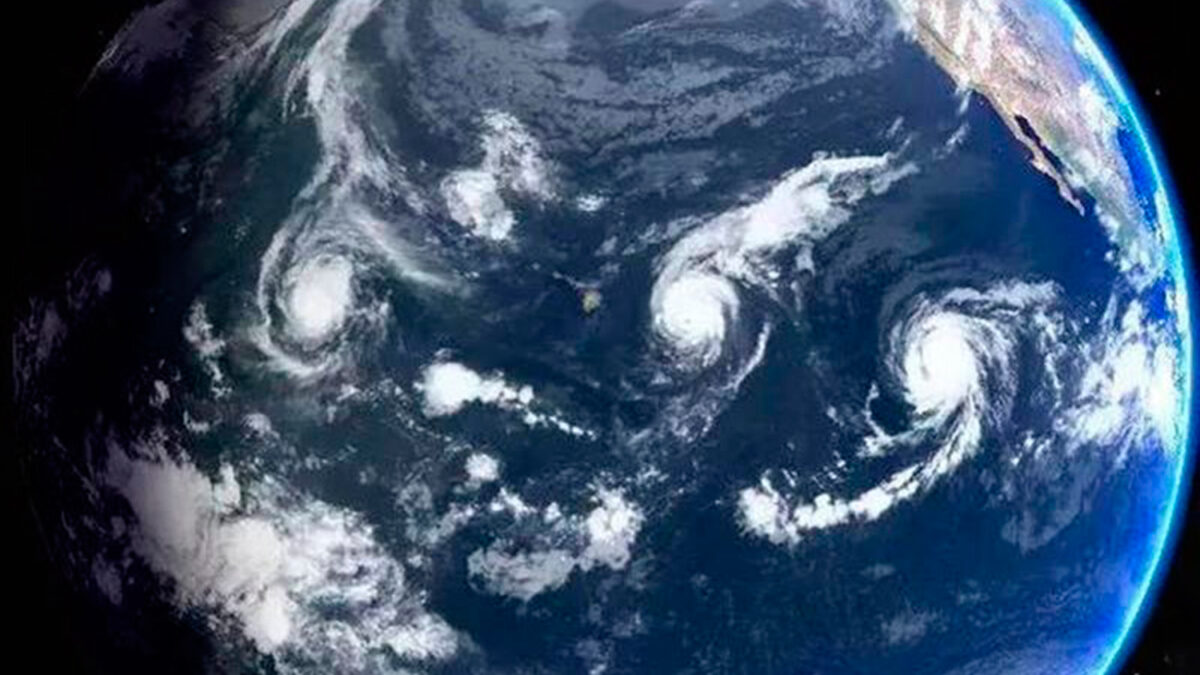 LA NASA fotografía tres huracanes que se forman de manera simultánea en el Océano Pacífico