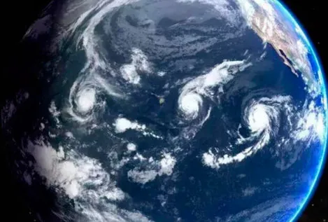 LA NASA fotografía tres huracanes que se forman de manera simultánea en el Océano Pacífico