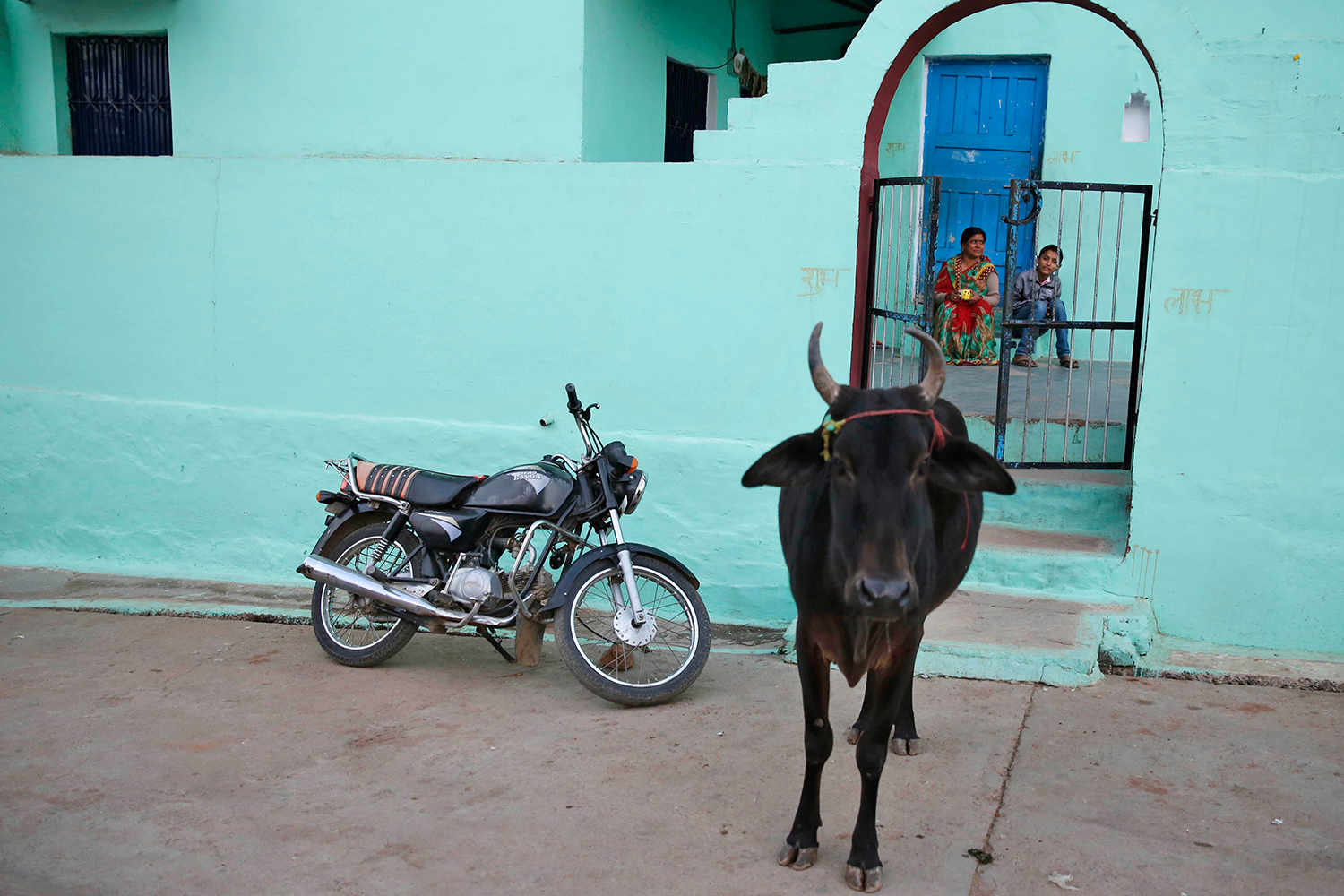 Nepal restringe el uso de vehículos a días impares ante la escasez de combustible