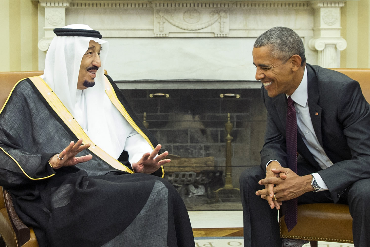 El inusual gesto de Barack Obama en la recepción del rey de Arabia Saudí