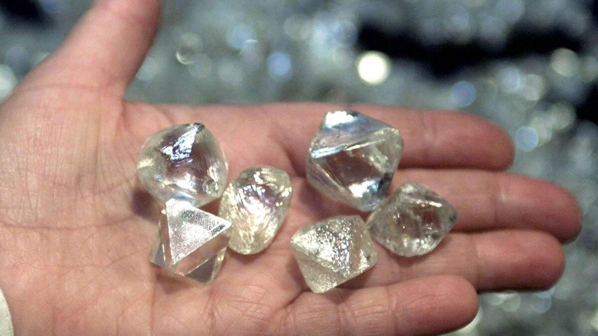 Encuentran un yacimiento repleto de diamantes en Rusia