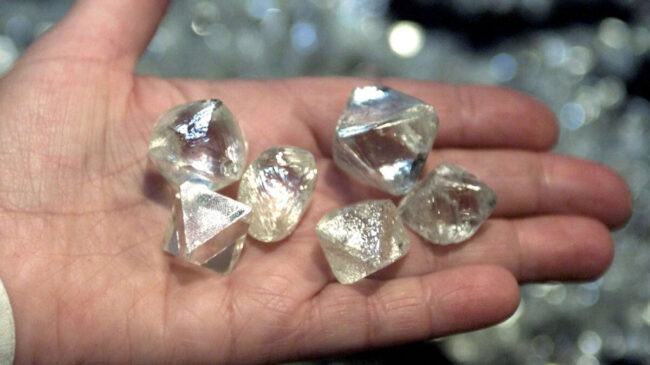 Encuentran un yacimiento repleto de diamantes en Rusia