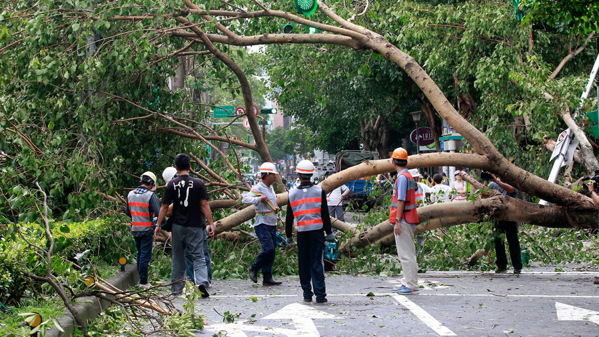 El supertifón Dujuan arrasa Taiwán dejando 3 muertos y cientos de damnificados