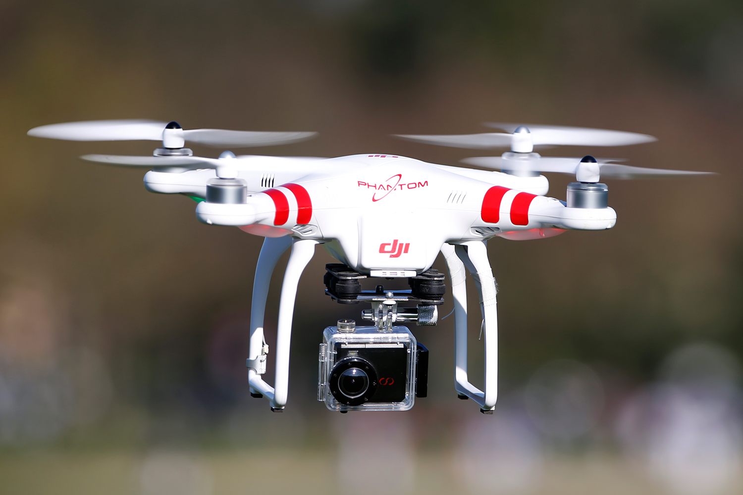California prohibe el uso de drones a los paparazzi para impedir que espíen a famosos en sus casas