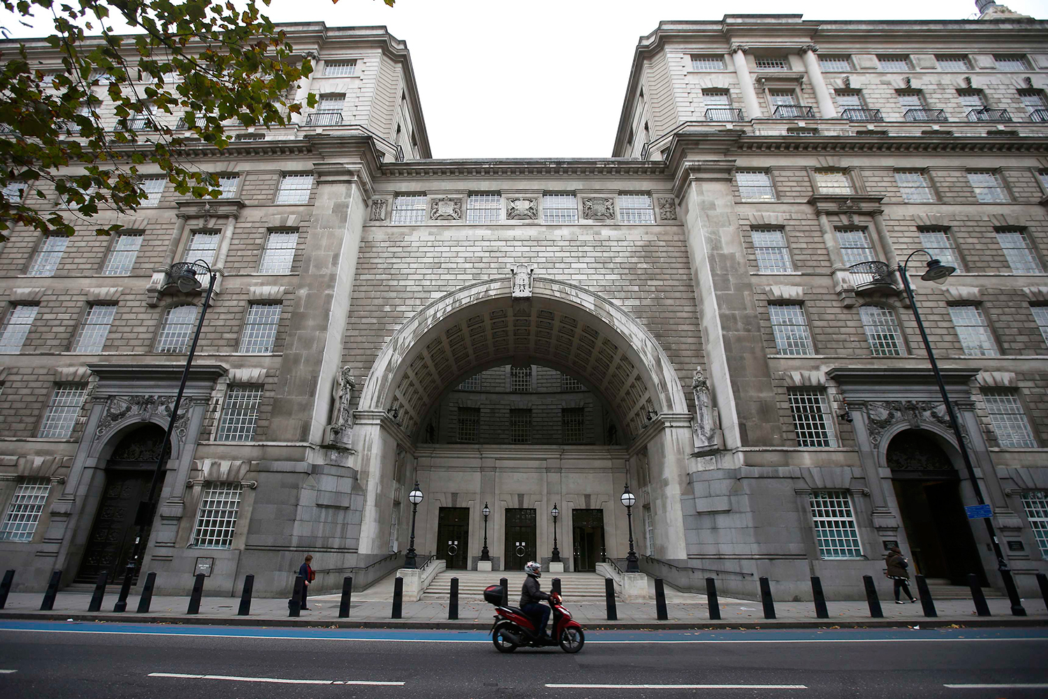 El director del MI5 anuncia una masacre: "La amenaza yihadista a Reino Unido es mayor que nunca"