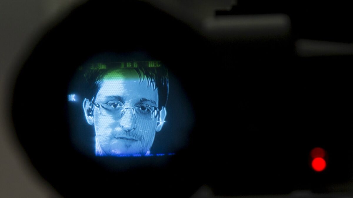 The Euro Parliament votes in favor of protecting Edward Snowden