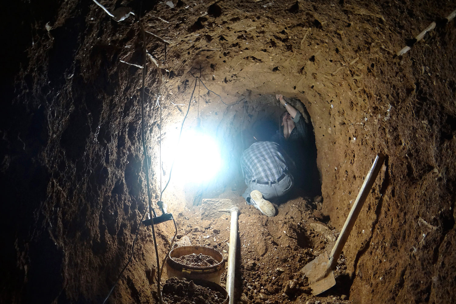 Muestran por primera vez los túneles que excavó el Estado Islámico para conquistar Damasco