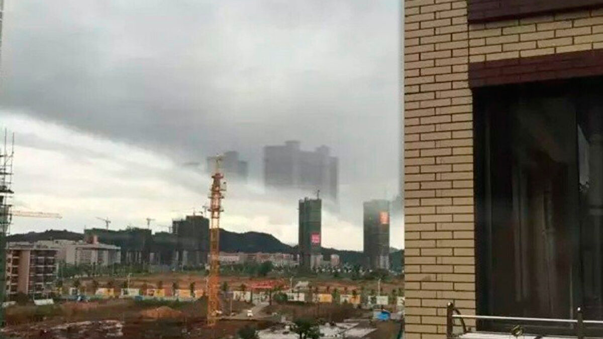 Una ciudad fantasma flotante aparece en el cielo aterrorizando a los chinos