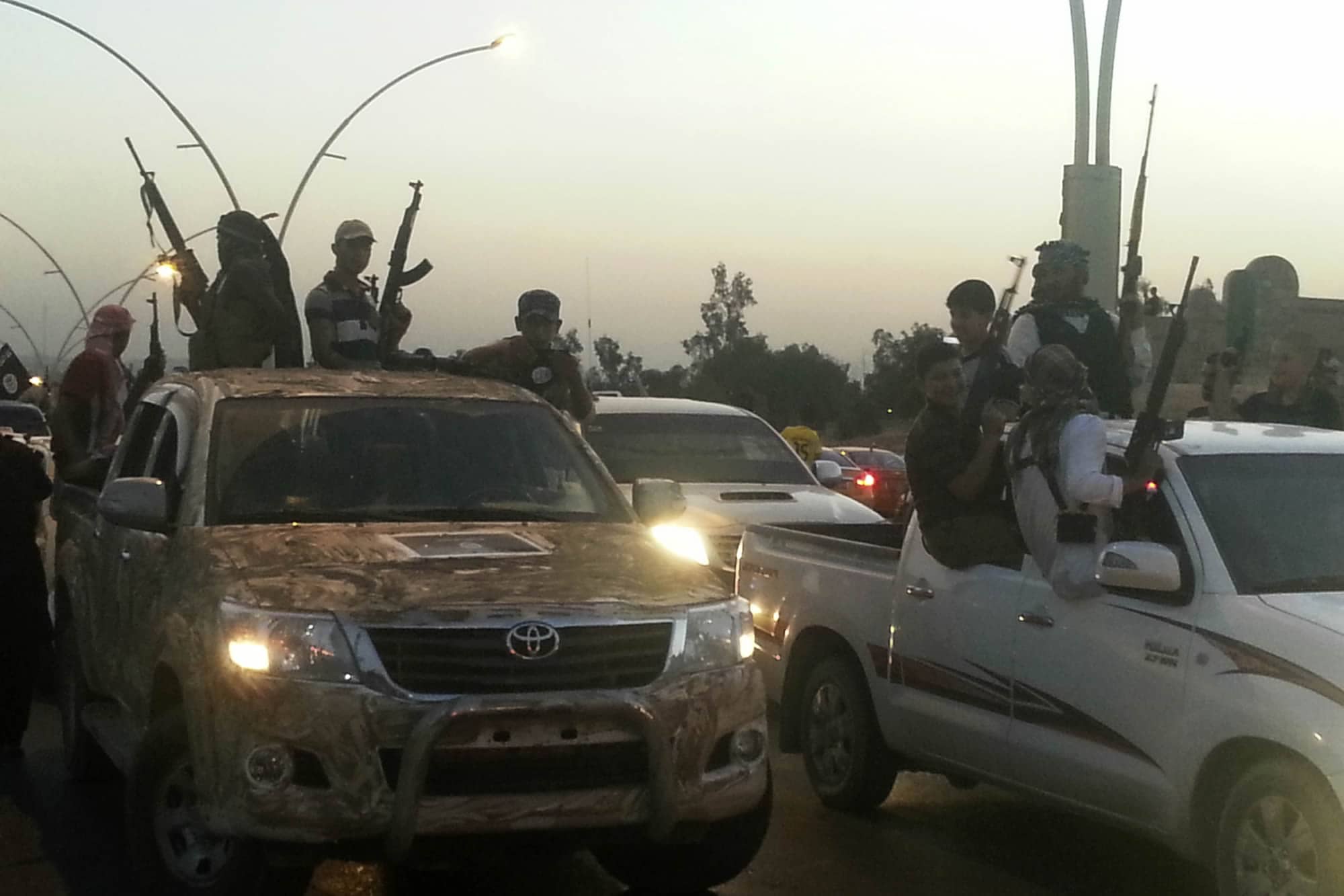El medio centenar de coches Toyota que exhibe el Estado Islámico son una donación de Estados Unidos