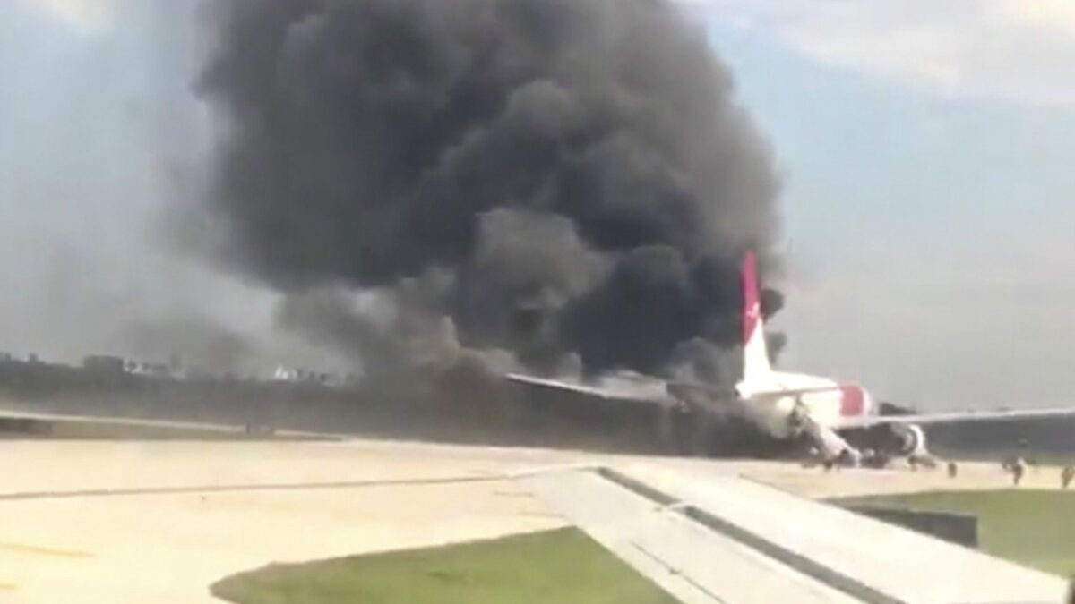 7 hurt after airplane traveling from Florida to Venezuela catches fire