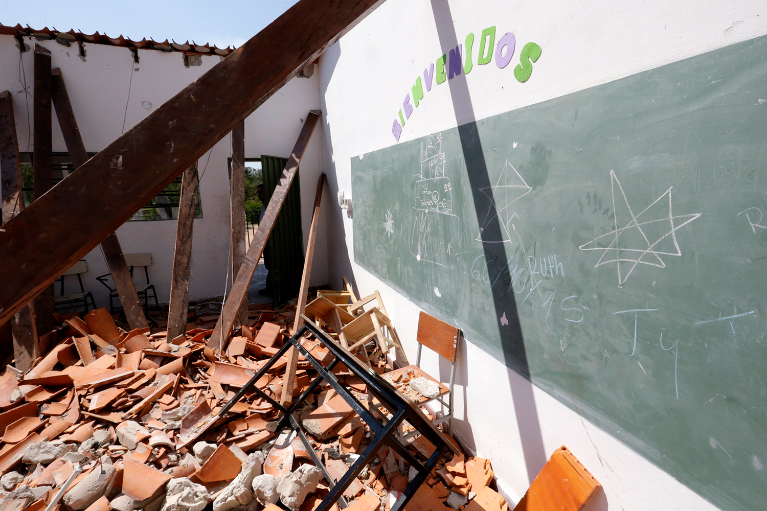 Se derrumba el techo de un colegio en Paraguay dejando a varios niños heridos