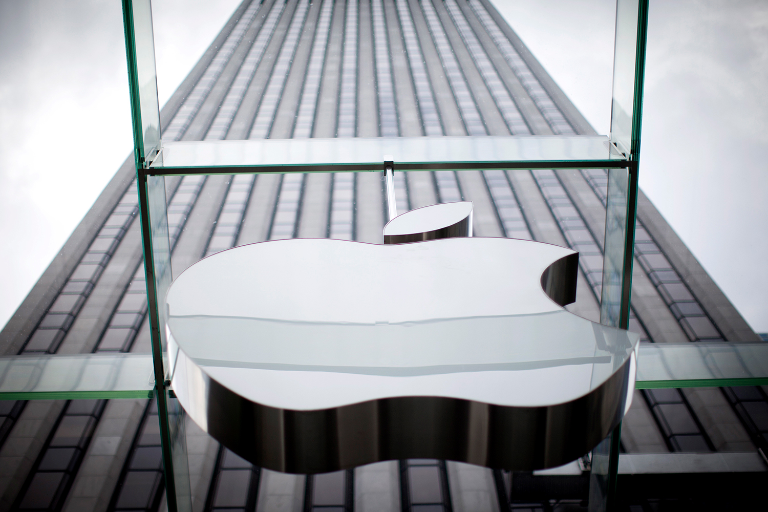 Apple obtiene ingresos récords