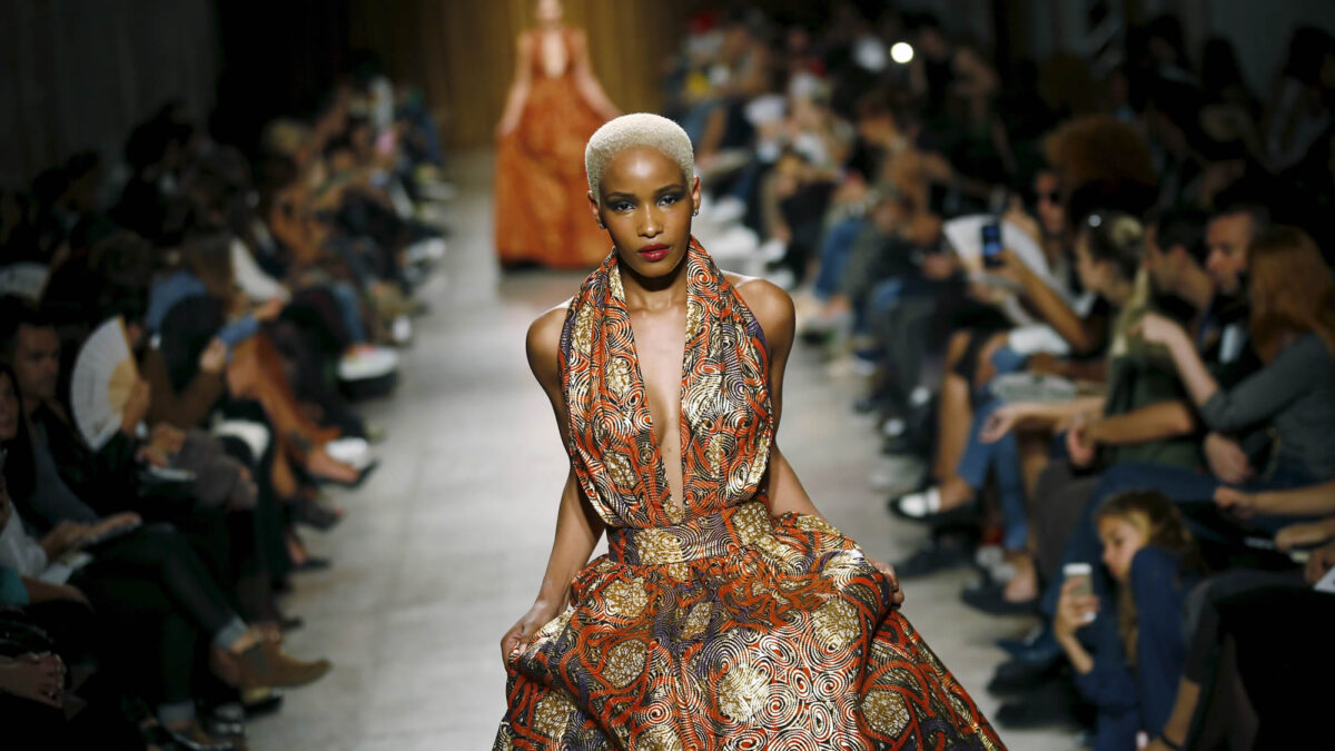 La moda africana inunda las colecciones de verano de la Lisboa Fashion Week