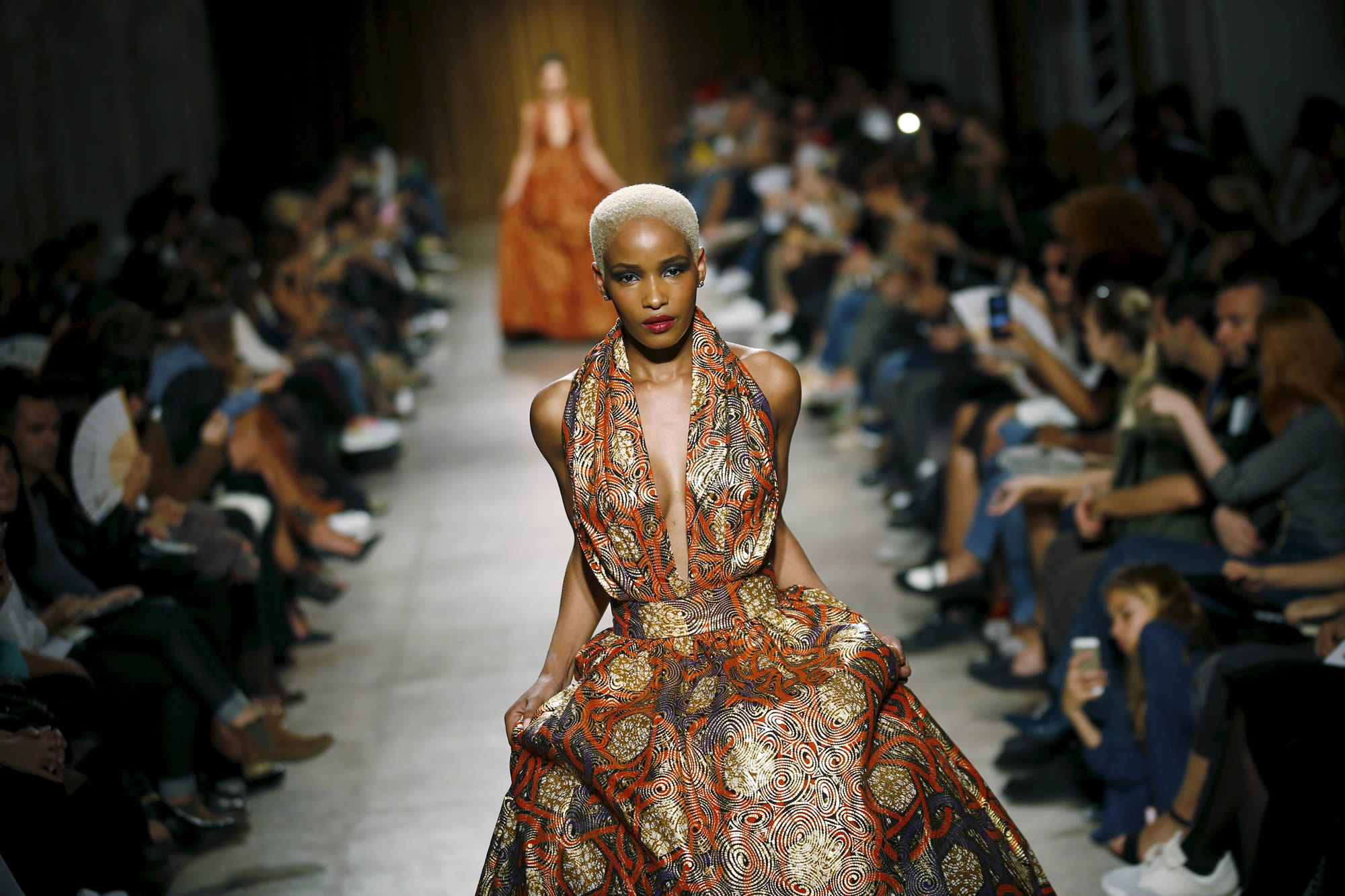 La moda africana inunda las colecciones de verano de la Lisboa Fashion Week