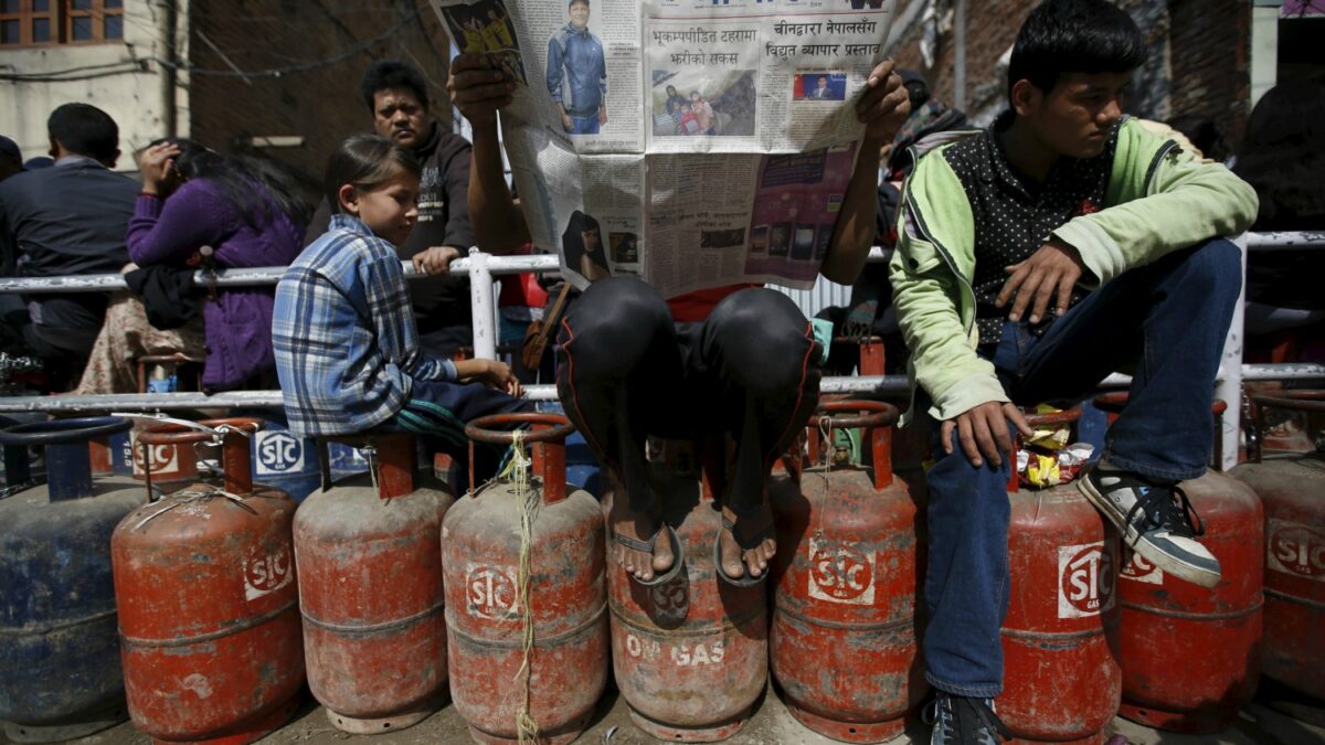 Nepal firma un acuerdo con China para solucionar la crisis de combustible que sufre