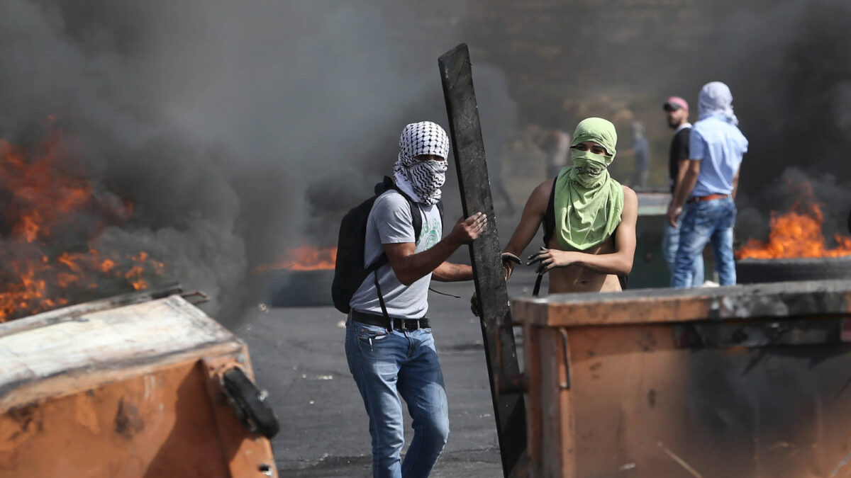 Una cadena de apuñalamientos de palestinos a policías israelíes agrava la Intifada de los Cuchillos