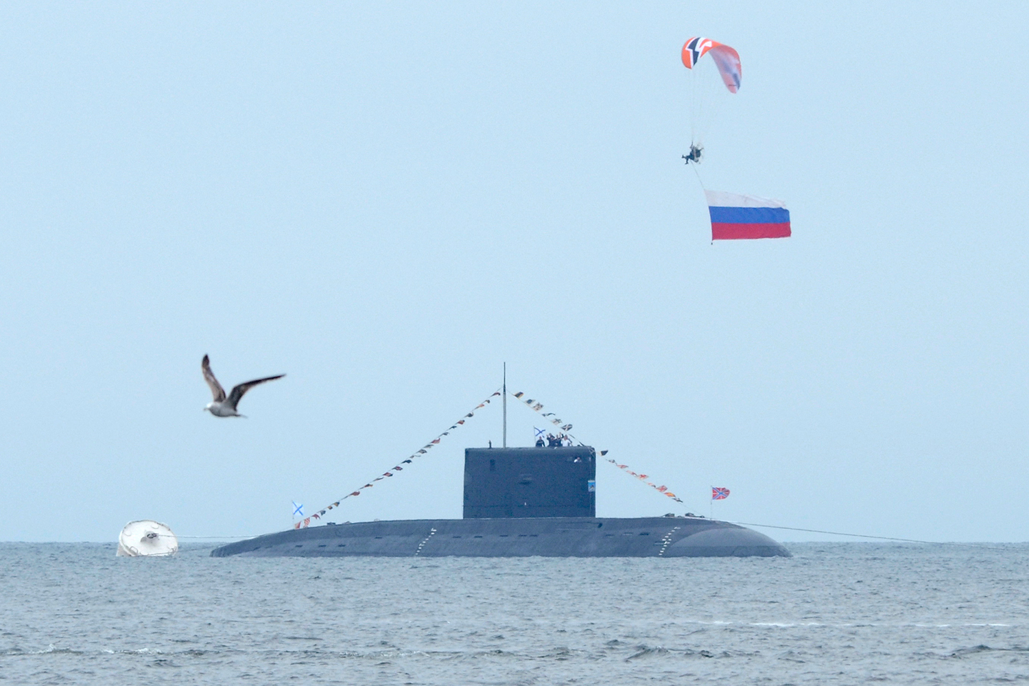 Submarinos y barcos espía rusos amenazan el epicentro mundial de las comunicaciones por cable