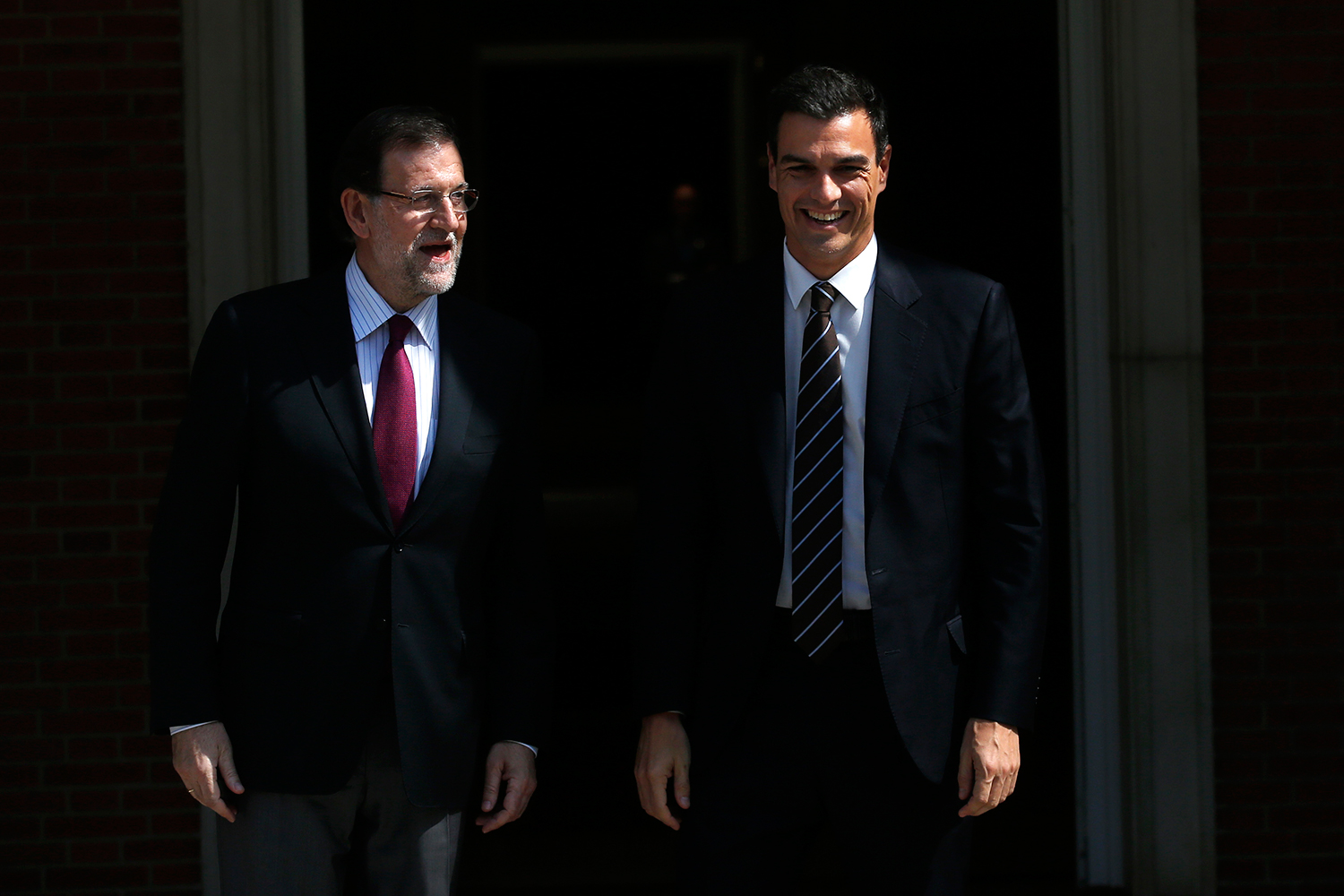 Ni Rajoy, ni Sánchez: líderes de ambos partidos presionan para apartar a sus candidatos antes del 20