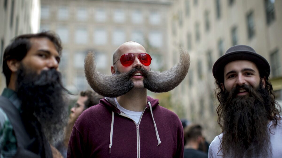 Hundreds of beards and mustaches invade the streets of New York