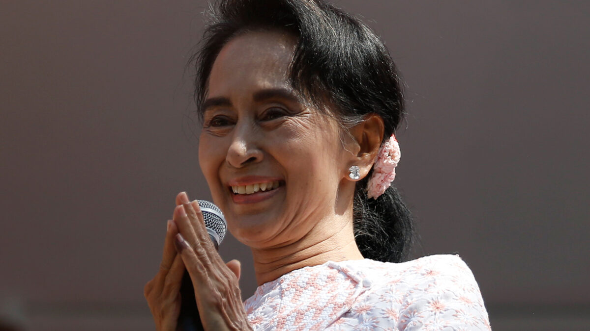 Landslide victory for Nobel Peace Prize Aung San Suu Kyi