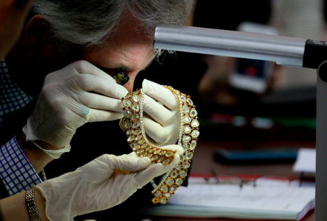 Encuentran un diamante rosa de 25 quilates entre las colecciones de joyas de la ex primera dama de Filipinas