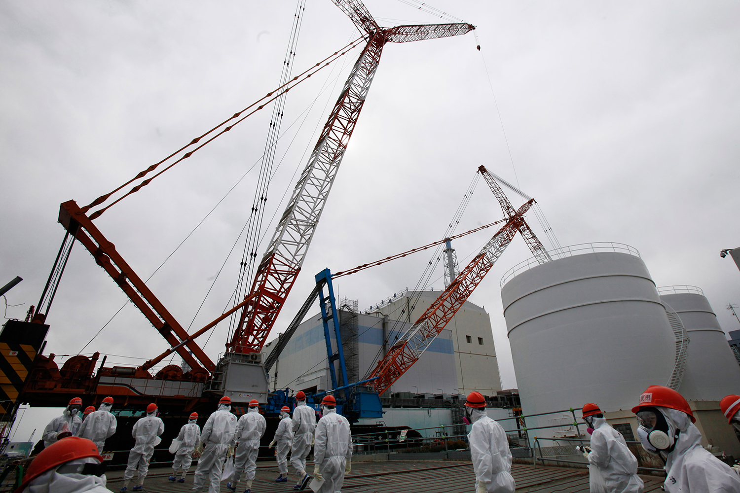 Se agrieta e inclina el muro protector de la central de Fukushima