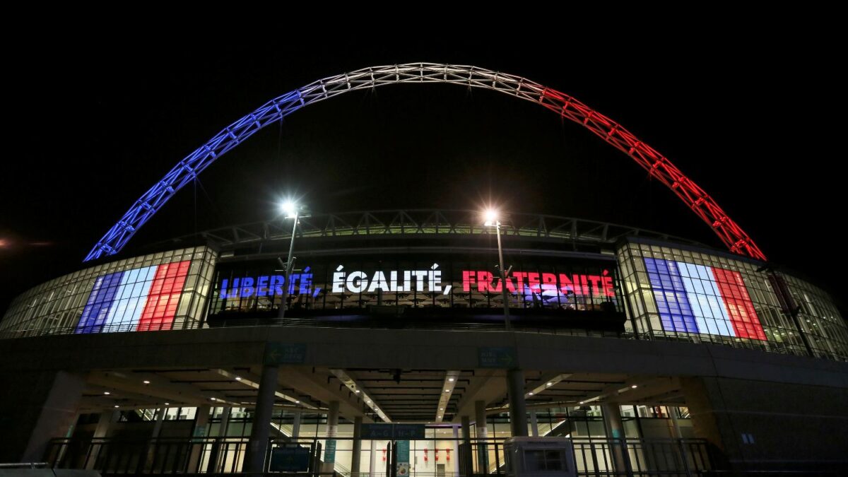 Londres recibe con los brazos abiertos a la selección de Francia tras los atentados de París