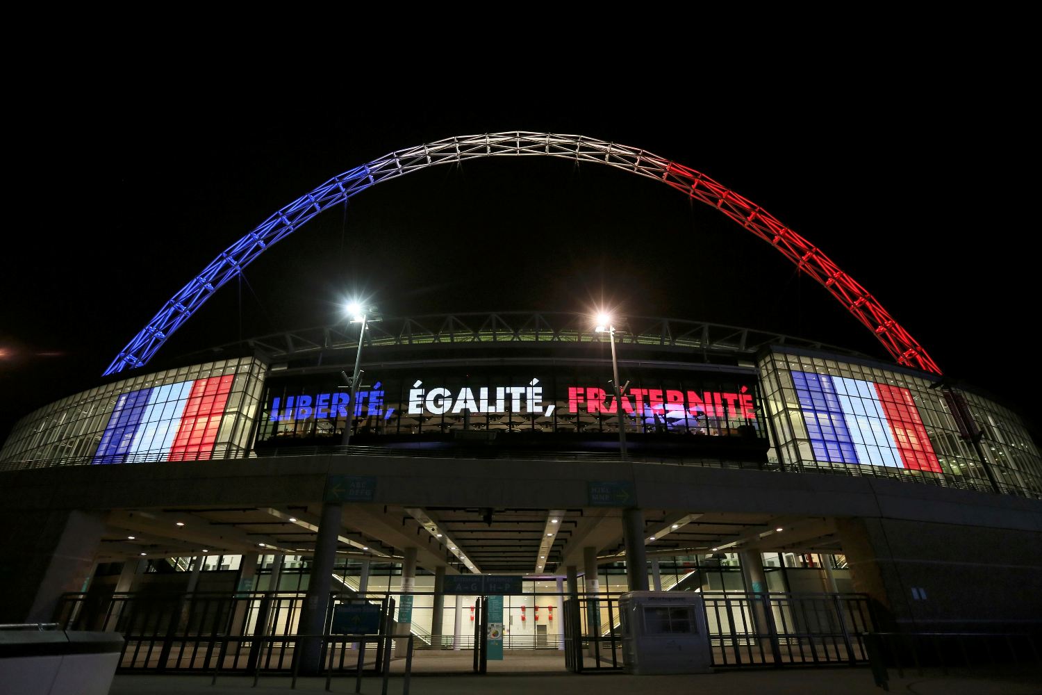 London welcomes with open arms the French national team following the Paris attacks