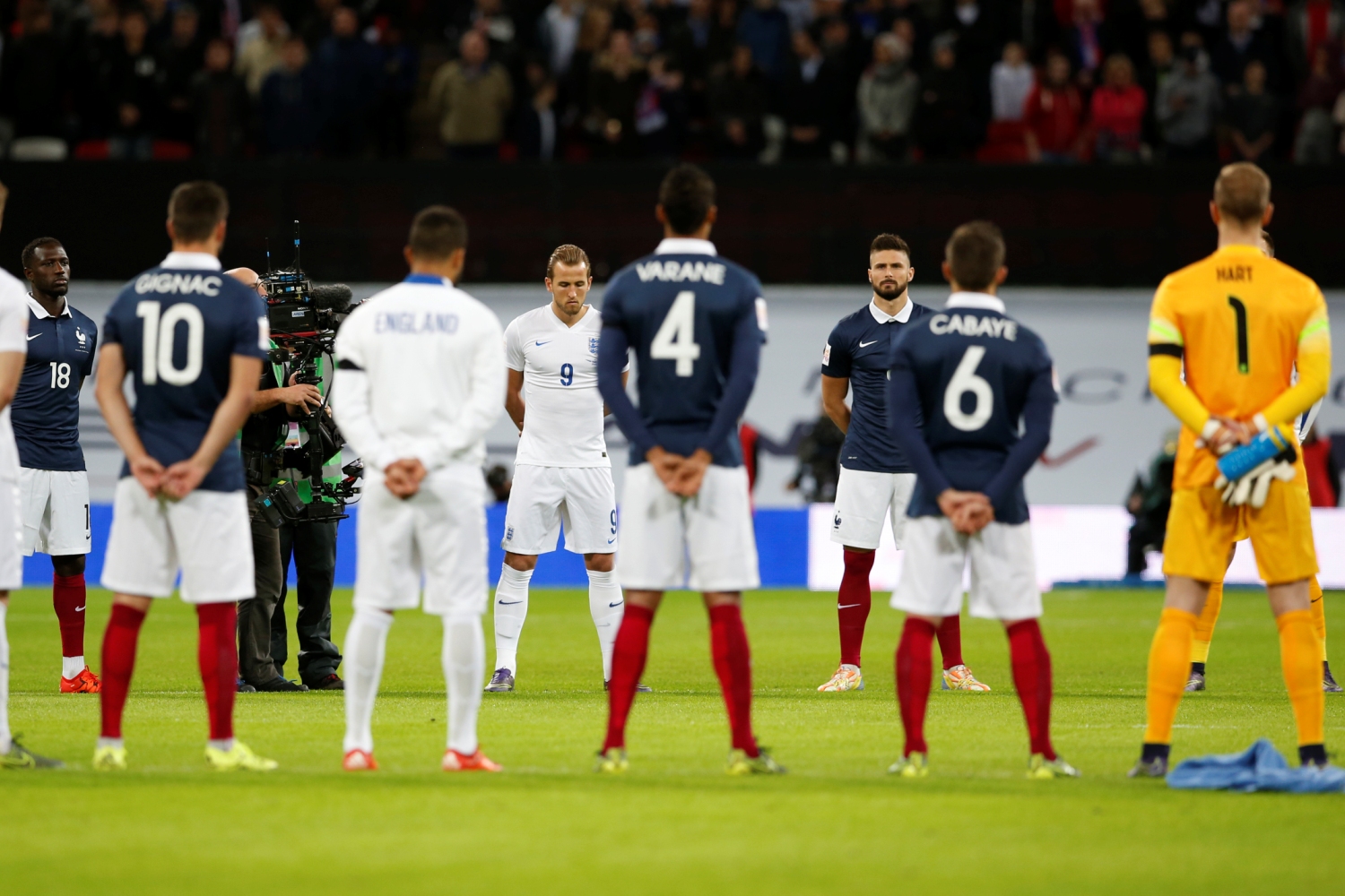 Francia perdió en su visita a Wembley en un partido donde el fútbol fue lo de menos
