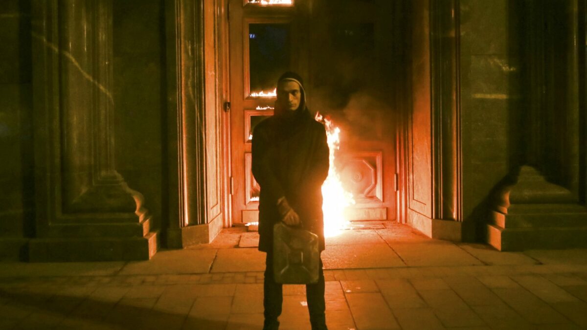 Detienen al artista ruso Pyotr Pavlensky después de atacar el edificio del servicio de seguridad