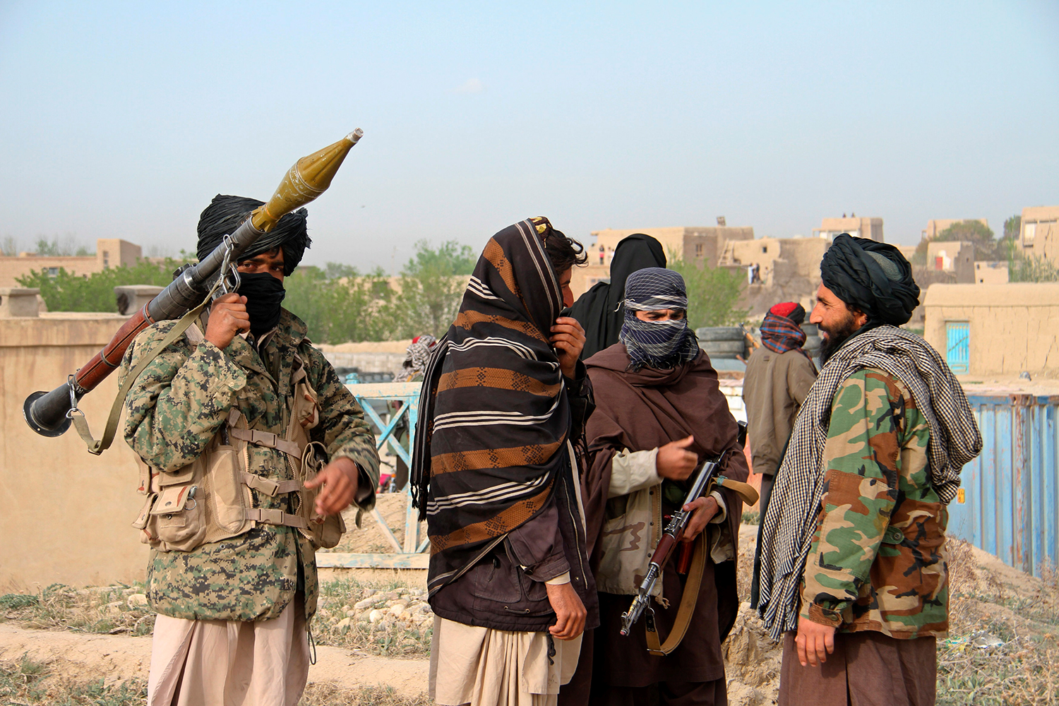 Un nuevo grupo talibán quiere permitir que las mujeres trabajen