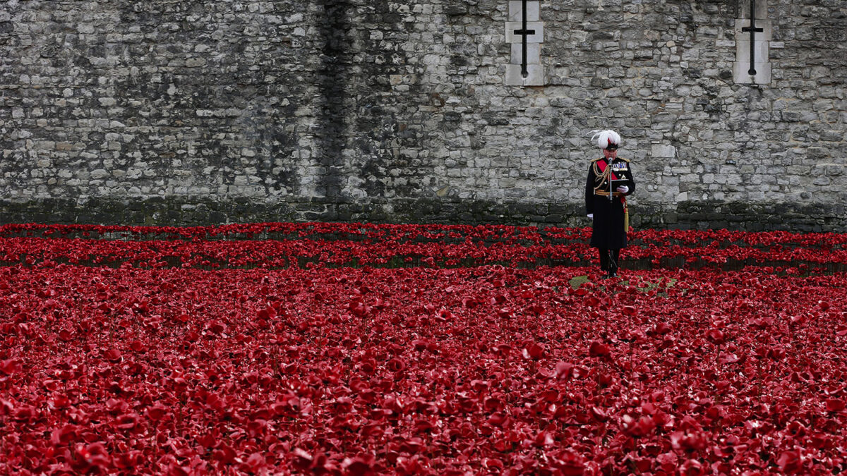 Military offers £4,000 to soldiers who lay down arms and work in administration