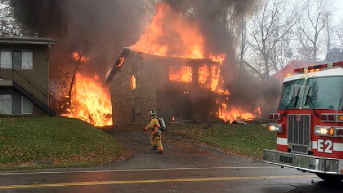 Nine people die after plane crashed house in Ohio