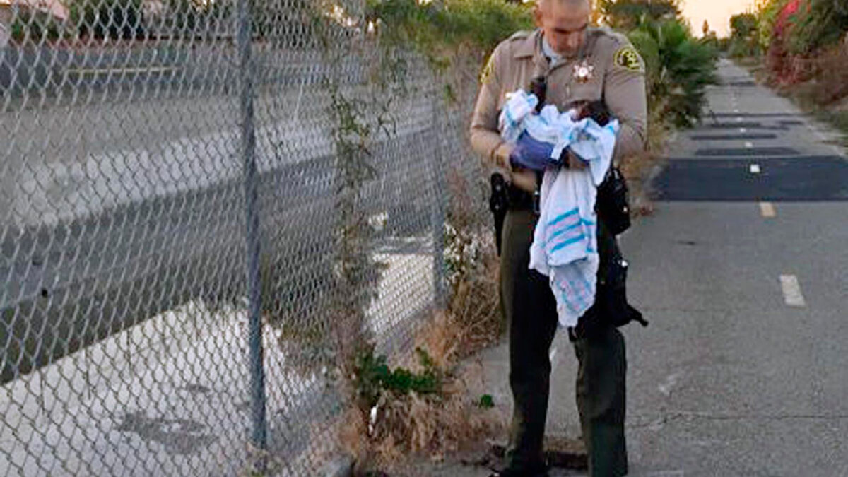 Rescatan con vida a un bebé enterrado vivo en Los Ángeles