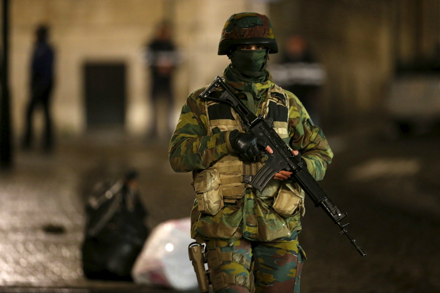 Bruselas bajo ‘riesgo extremo’ de atentado lanza una gran operación policial