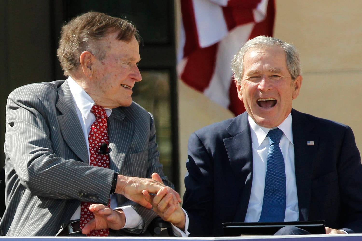 George Bush Senior criticizes his son’s main advisers