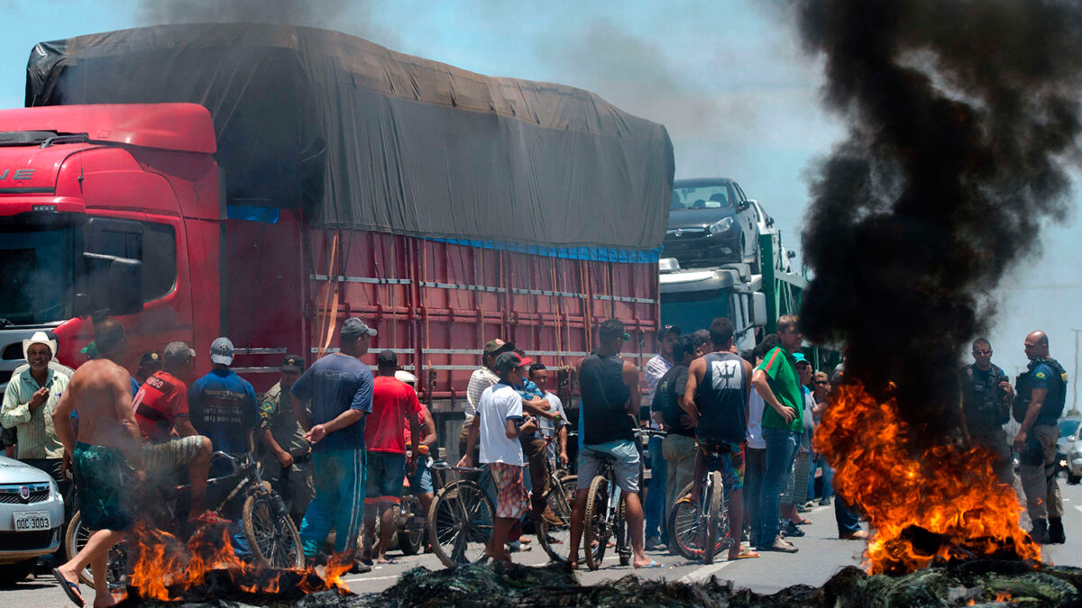 Main streets in Brazil blocked by a massive trucker strike