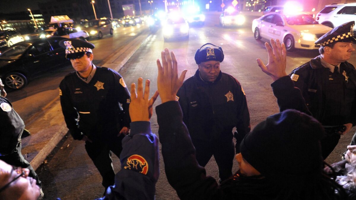 Chicago, en alerta por un vídeo en el que un policía mata a un joven negro