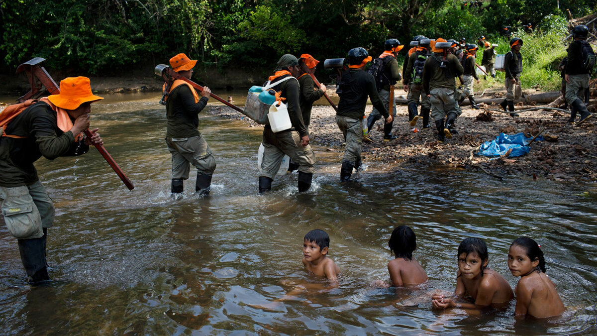 Coca eliminators, a hard job in Peru