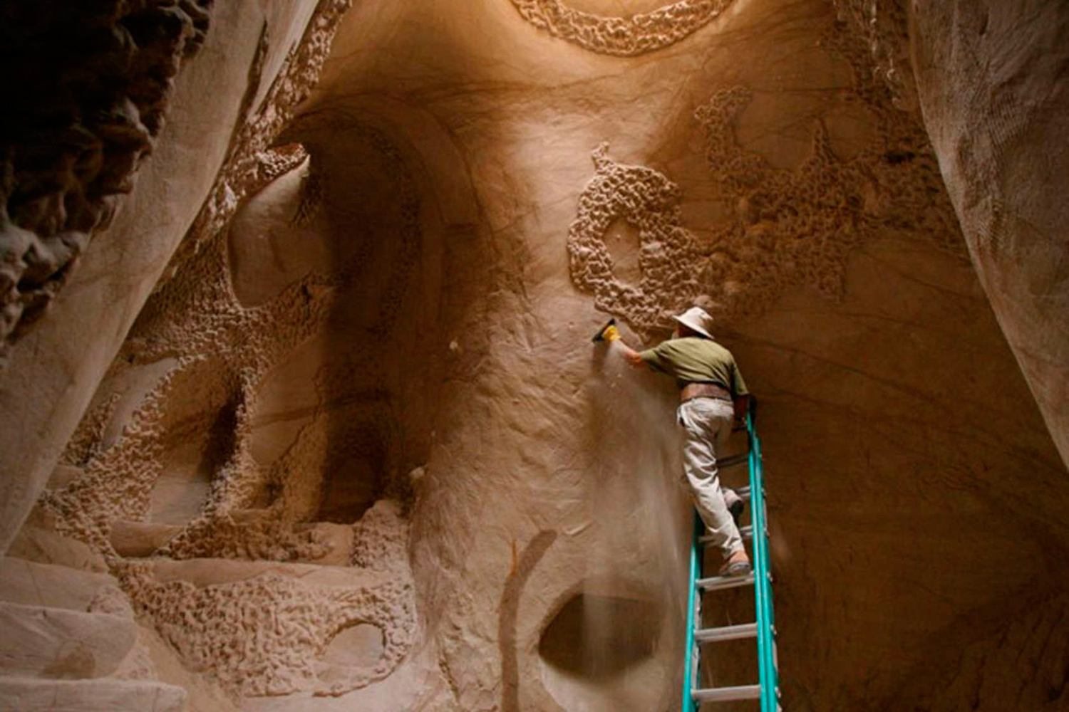 Man secludes himself for 25 years to carve one of the world’s most spectacular caves