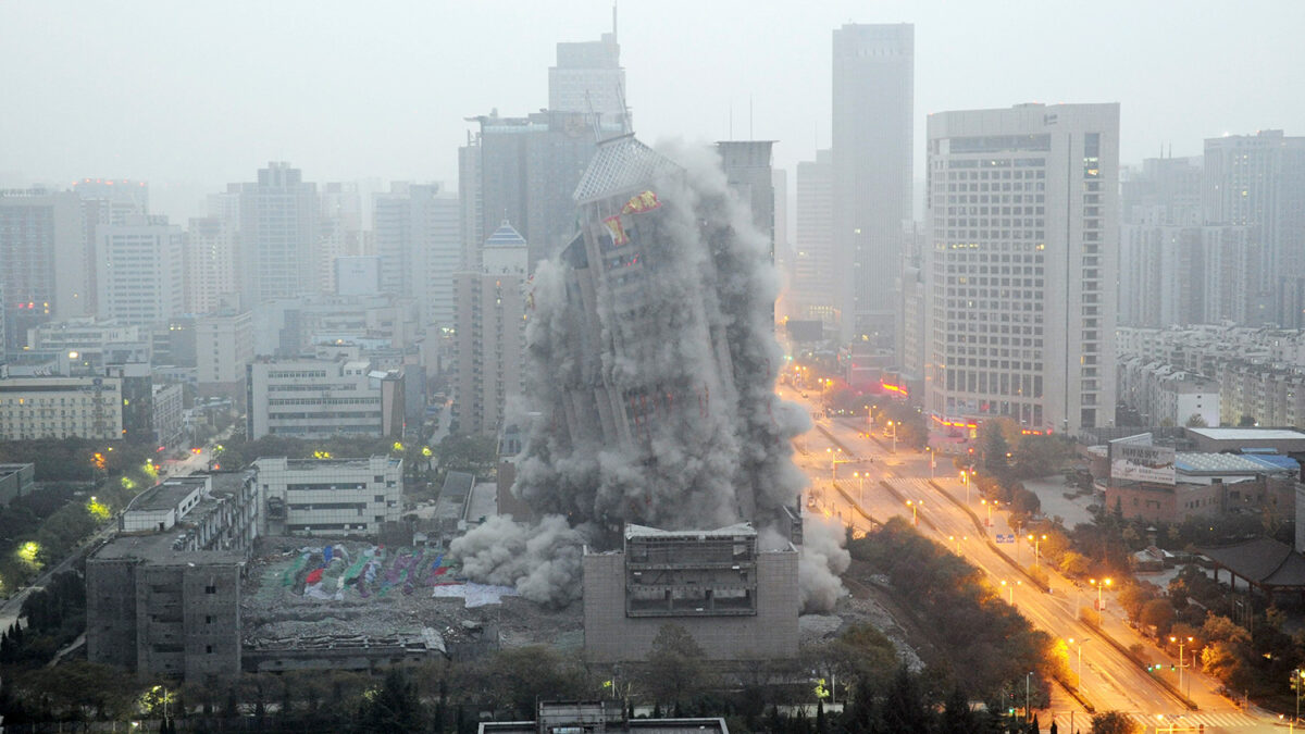 Derrumban el edificio más alto de China para construir un centro comercial