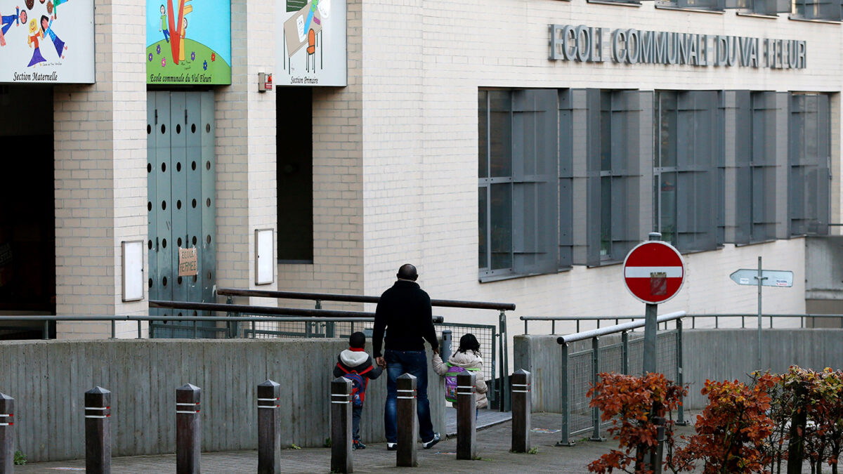 Bruselas prorroga la alerta pero abre colegios y metro