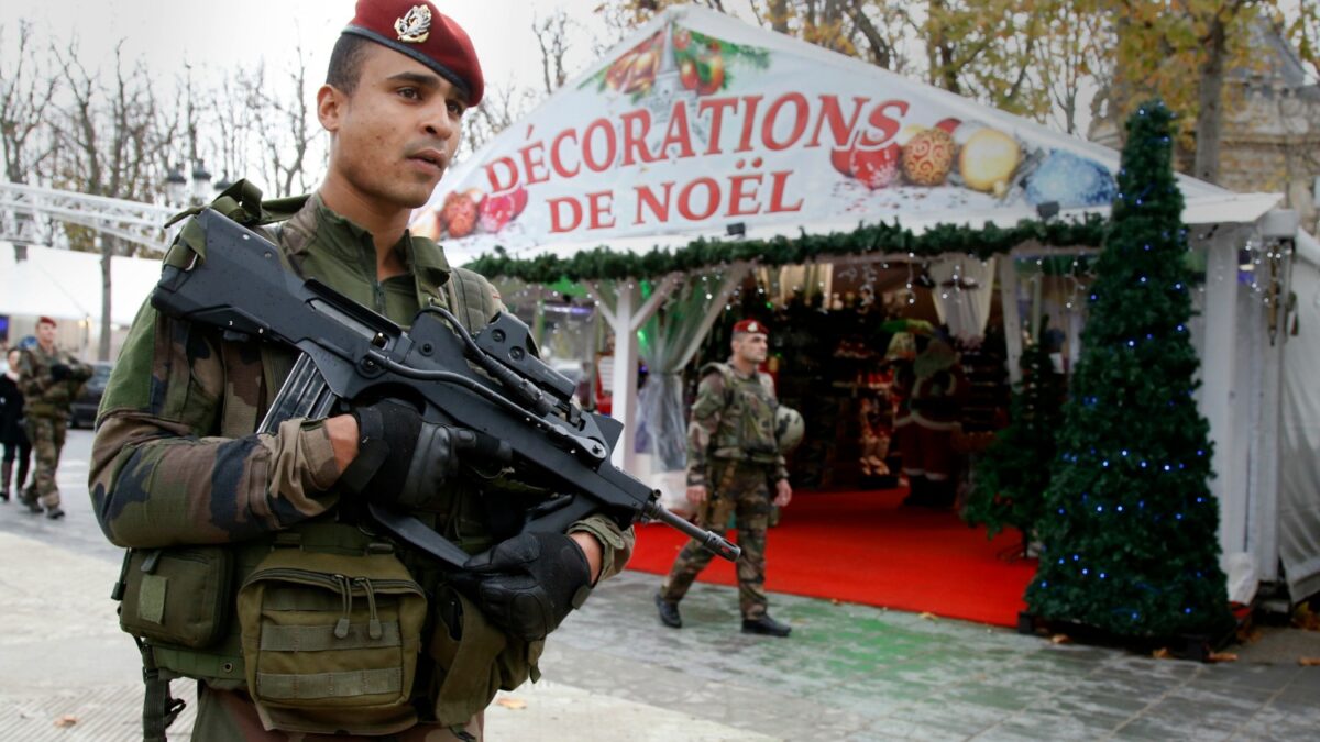 Francia ha realizado bajo el estado de emergencia 414 registros