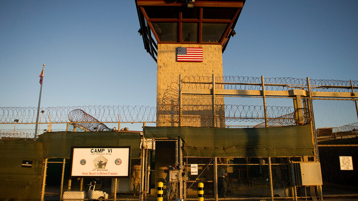 Guantánamo transfiere a cinco detenidos a Emiratos Árabes